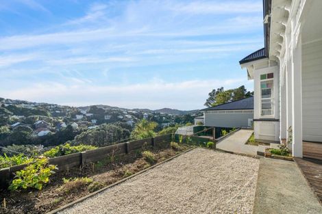 Photo of property in 55 Fairview Crescent, Kelburn, Wellington, 6012