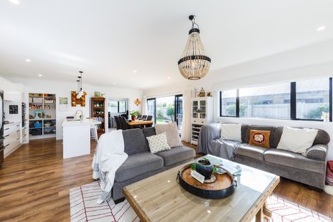 Photo of property in 85 Cashmere Drive, Fitzherbert, Palmerston North, 4410