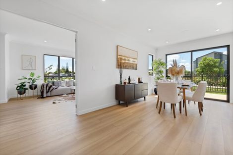 Photo of property in 14 Parkmore Drive, Rosehill, 2113