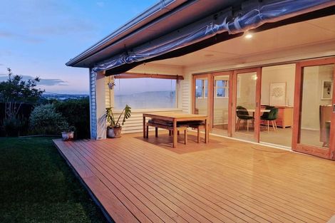 Photo of property in 53 Sunnyside Road, Sunnyvale, Auckland, 0612