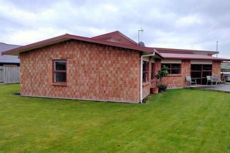 Photo of property in 52 Geneva Terrace, Kelvin Grove, Palmerston North, 4414
