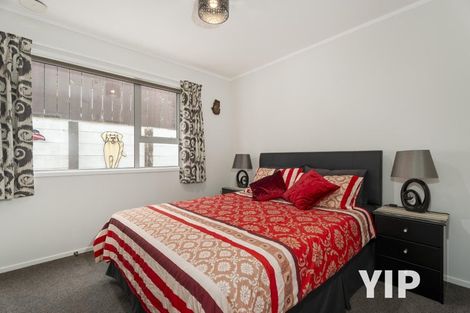 Photo of property in 8 Gow Street, Newlands, Wellington, 6037
