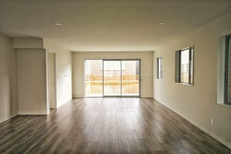 Photo of property in 12 Sunshine Boulevard, Sunnyvale, Auckland, 0612
