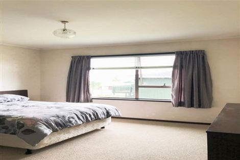 Photo of property in 42 Miltonia Avenue, Te Atatu South, Auckland, 0610