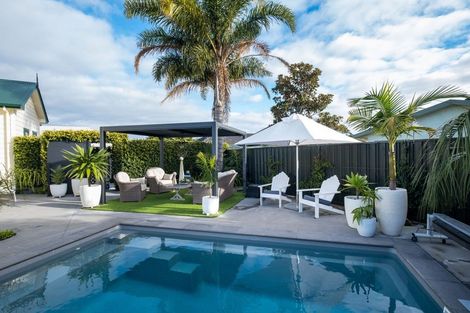 Photo of property in 100 Church Road, Taradale, Napier, 4112