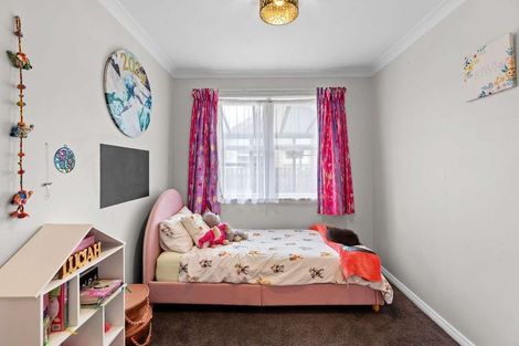 Photo of property in 28 Mazengarb Road, Paraparaumu Beach, Paraparaumu, 5032