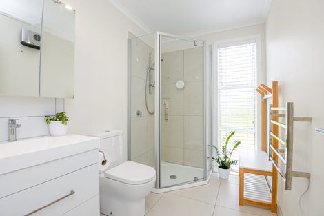 Photo of property in 32 Pateke Drive, Kenepuru, Porirua, 5022