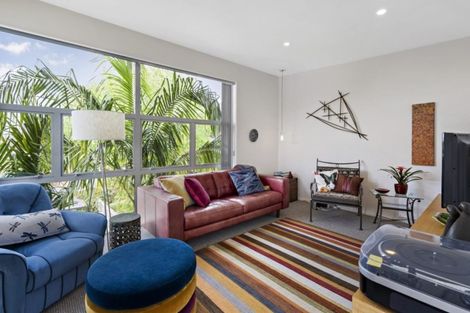 Photo of property in 14a Holiday Road, Stanmore Bay, Whangaparaoa, 0932