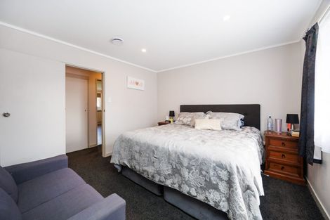 Photo of property in 5 Haast Place, Awapuni, Palmerston North, 4412