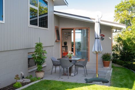 Photo of property in 33 Enfield Road, Hospital Hill, Napier, 4110