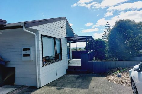 Photo of property in 2/28 Royal Road, Massey, Auckland, 0614