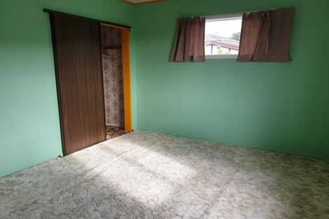 Photo of property in 5 Southern Cross Crescent, Island Bay, Wellington, 6023