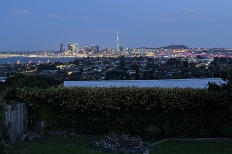 Photo of property in 115 Pupuke Road, Northcote, Auckland, 0627