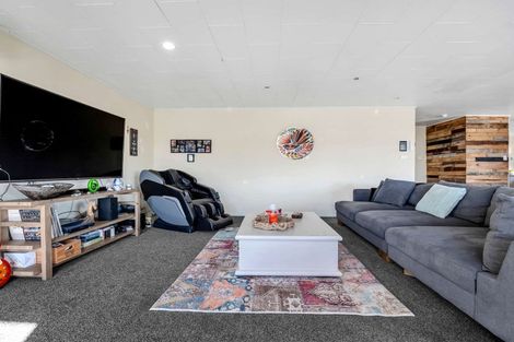 Photo of property in 37 Kawaha Point Road, Fairy Springs, Rotorua, 3015