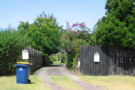 Photo of property in 2/1 Eskdale Road, Birkdale, Auckland, 0626