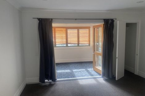 Photo of property in 28 Eccleston Hill, Thorndon, Wellington, 6011