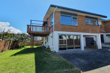 Photo of property in 3/104 East Coast Road, Forrest Hill, Auckland, 0620