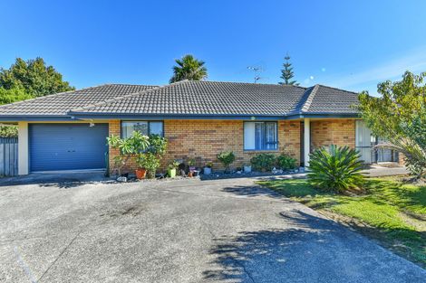Photo of property in 18 Frank Bunce Grove, Flat Bush, Auckland, 2019