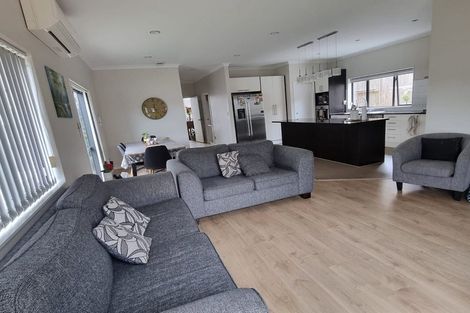 Photo of property in 121 Flat Bush School Road, Flat Bush, Auckland, 2019