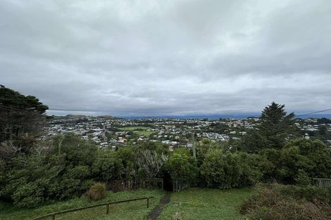 Photo of property in 52 Ruskin Road, Newlands, Wellington, 6037