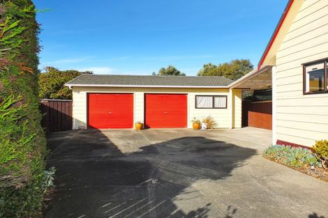 Photo of property in 38 Hennessy Street East, Foxton Beach, Foxton, 4815