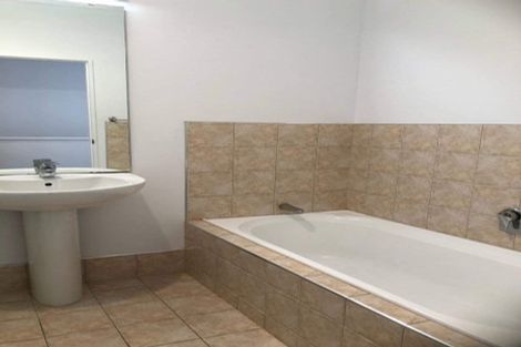 Photo of property in 4/44 Carlos Drive, Flat Bush, Auckland, 2016