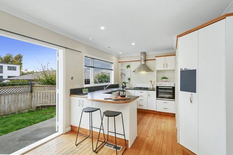 Photo of property in 4 Lyndhurst Road, Tawa, Wellington, 5028