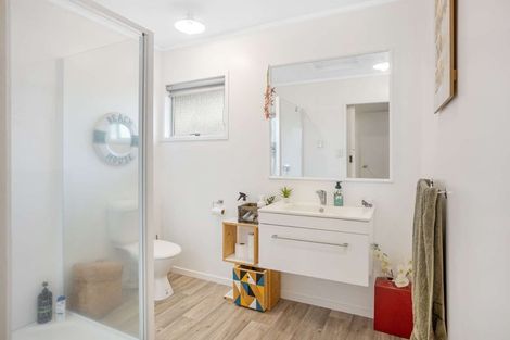 Photo of property in 106 Mckellar Place, Whangamata, 3620