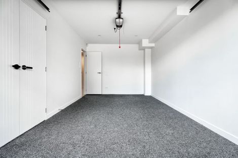 Photo of property in 19 Taipahitini Road, Rosehill, 2113