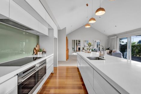 Photo of property in 1 Gleneagles Way, Waiwhakaiho, New Plymouth, 4312