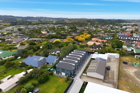 Photo of property in 2/7 Tapu Road, Huapai, Kumeu, 0810