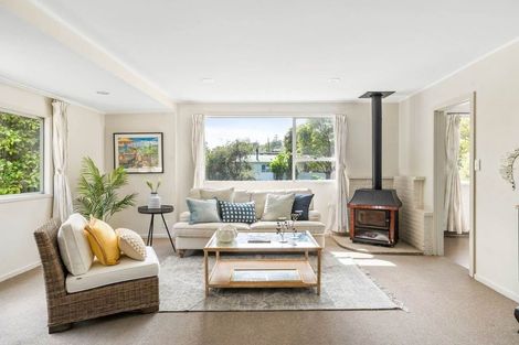 Photo of property in 39 Onedin Place, Titirangi, Auckland, 0604