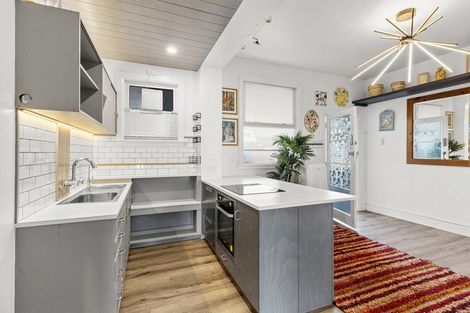 Photo of property in Devonport Apartments, 21/127 Saint Aubyn Street, New Plymouth, 4310