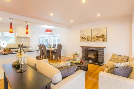Photo of property in 16 Limmer Place, Browns Bay, Auckland, 0632