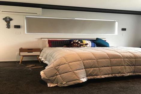 Photo of property in 37 Newington Road, Henderson, Auckland, 0612