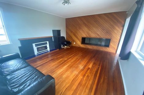 Photo of property in 31 Fairclough Road, Beach Haven, Auckland, 0626