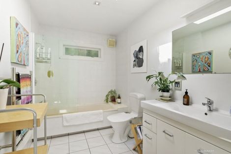 Photo of property in 21 Lower Watt Street, Wadestown, Wellington, 6012