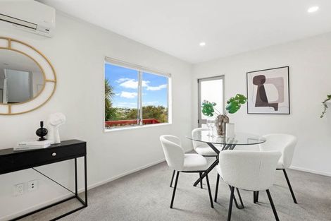 Photo of property in 4/102b Manuka Road, Bayview, Auckland, 0629