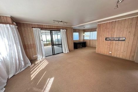Photo of property in 4 Westpark Drive, West Harbour, Auckland, 0618
