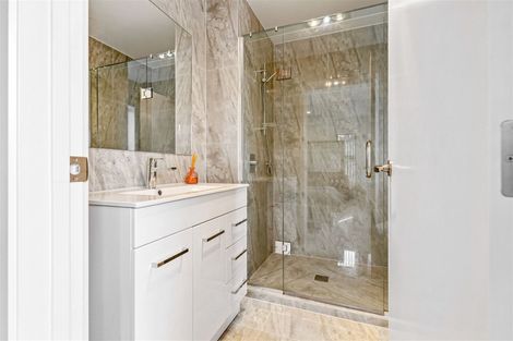 Photo of property in 206c Henderson Valley Road, Henderson, Auckland, 0612