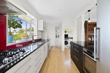 Photo of property in 50 Spencer Street, Crofton Downs, Wellington, 6035
