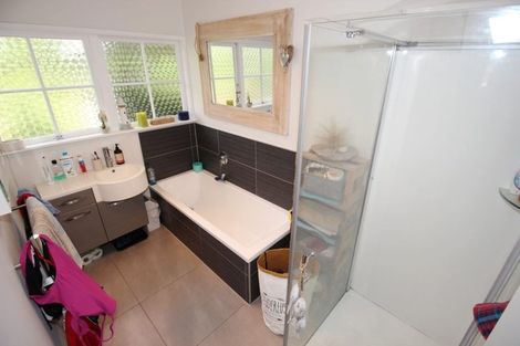 Photo of property in 11 River Road, Red Beach, 0932