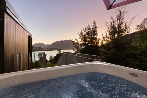 Photo of property in 16 Highlands Close, Queenstown, 9300