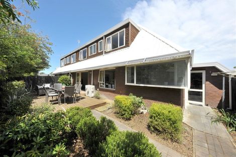Photo of property in 2/76 Staveley Street, Avonhead, Christchurch, 8042