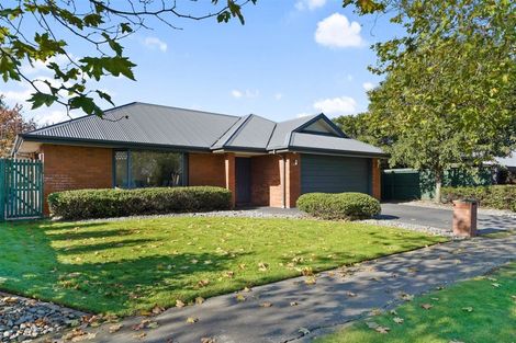 Photo of property in 16 Riverwood Boulevard, Redwood, Christchurch, 8051