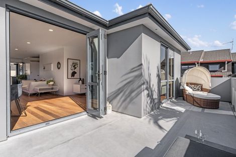 Photo of property in 16a Valley Road, Browns Bay, Auckland, 0630