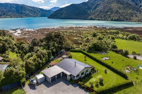 Photo of property in 1058 Queen Charlotte Drive, Linkwater, Picton, 7281