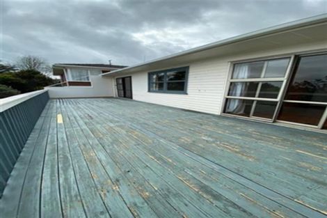 Photo of property in 150 Sunset Road, Unsworth Heights, Auckland, 0632