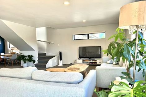 Photo of property in 37 Fields Parade, Oteha, Auckland, 0632