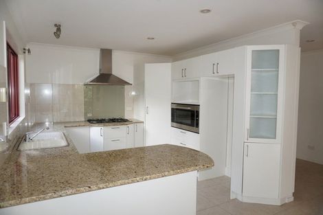 Photo of property in 72 Heathcote Road, Castor Bay, Auckland, 0620